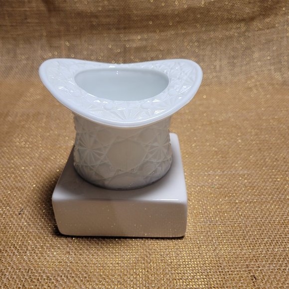 Vintage Fenton White Milk Glass Top Hat - Picture 2 of 4